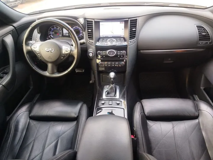 Infiniti QX70