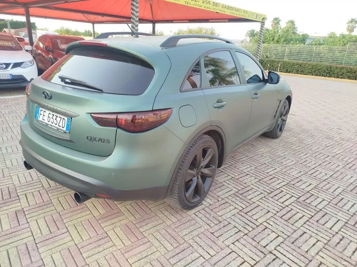 Infiniti QX70