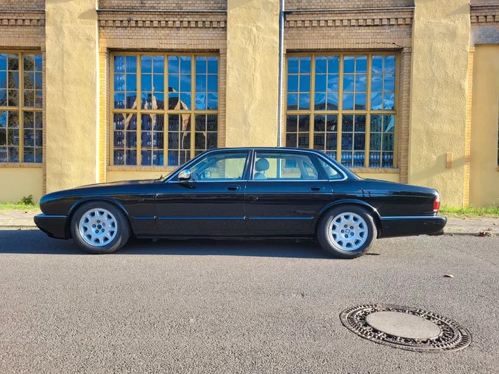 Jaguar XJ6