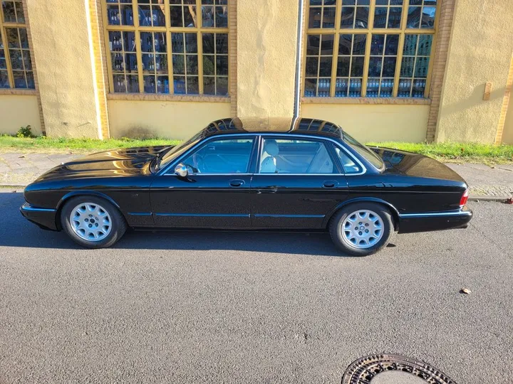 Jaguar XJ6