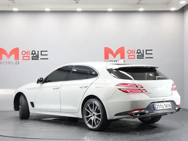 Genesis G70