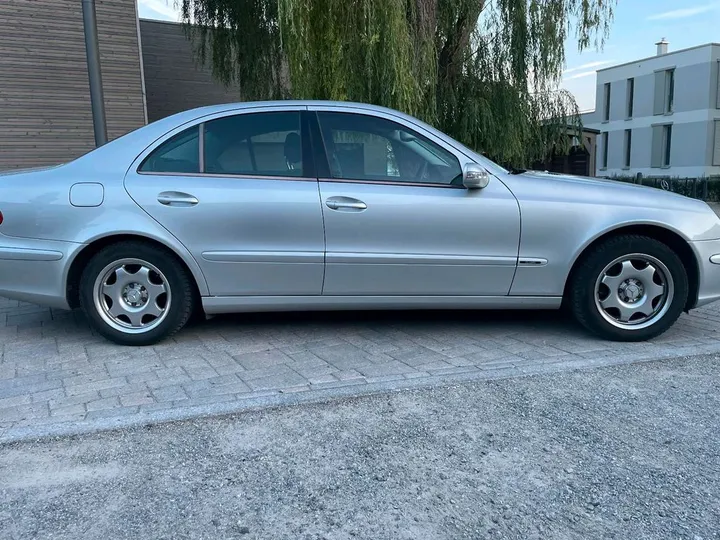 Mercedes-Benz E 220