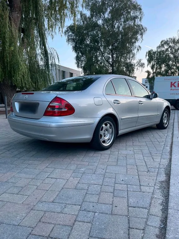 Mercedes-Benz E 220