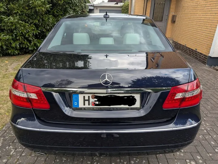 Mercedes-Benz E 200