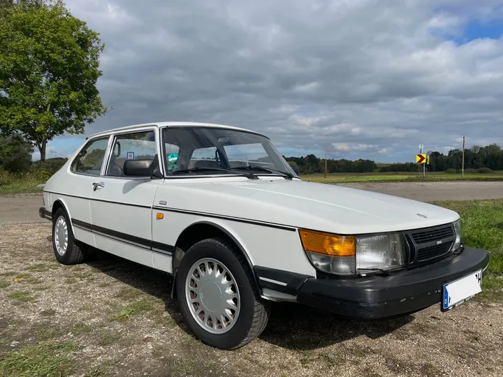 Saab 900