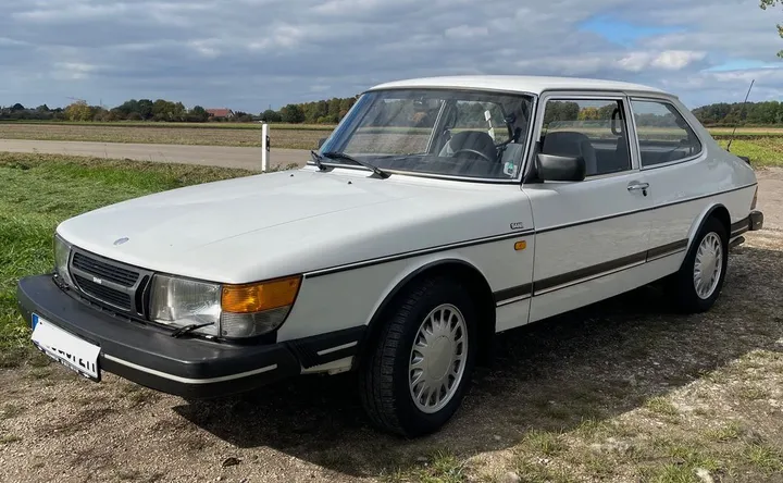 Saab 900