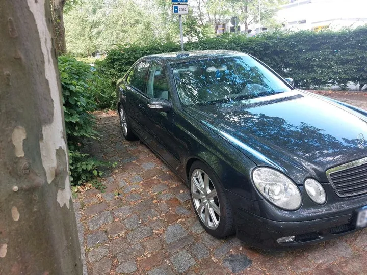 Mercedes-Benz E 240