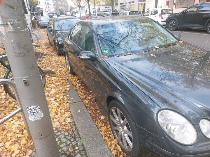 Mercedes-Benz E 240