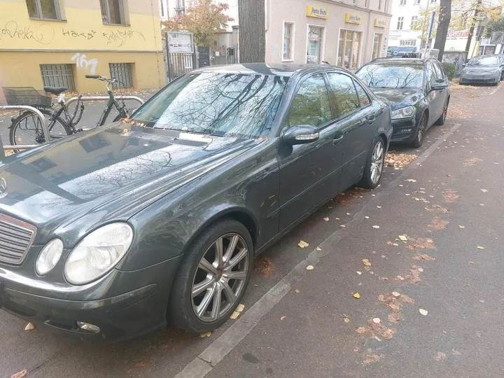 Mercedes-Benz E 240