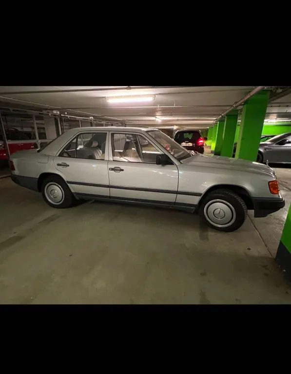 Mercedes-Benz 230