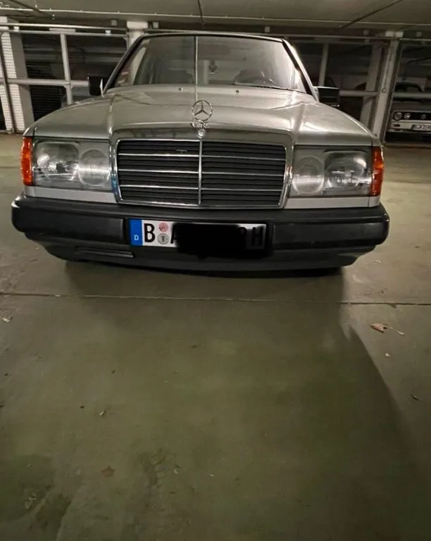 Mercedes-Benz 230