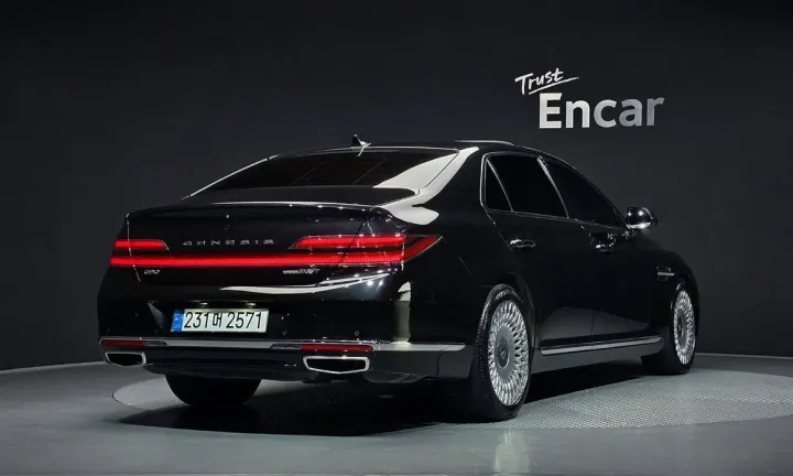 Genesis G90