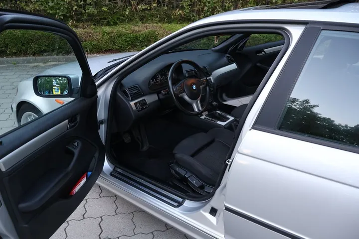 BMW 330
