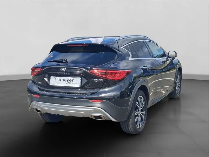Infiniti QX30