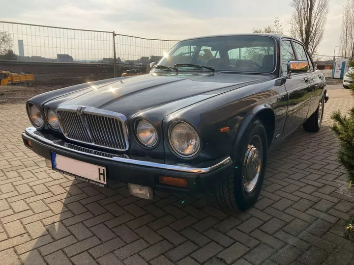Jaguar XJ12