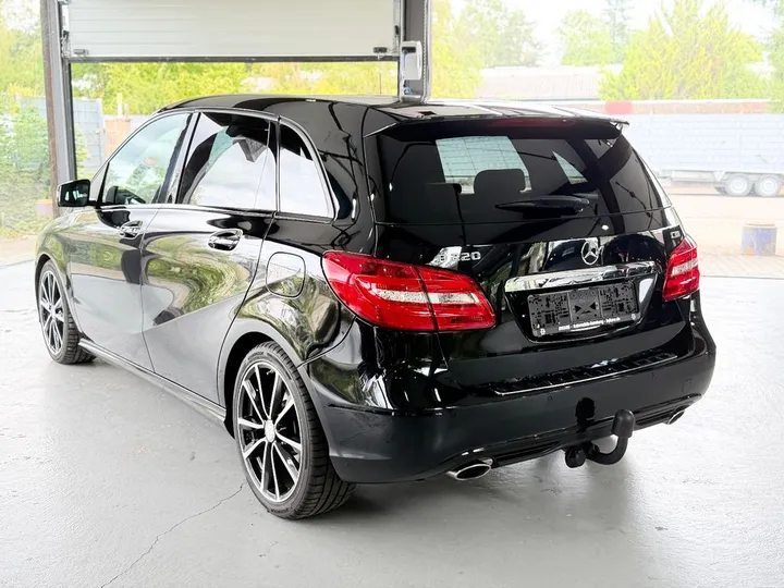 Mercedes-Benz B 220