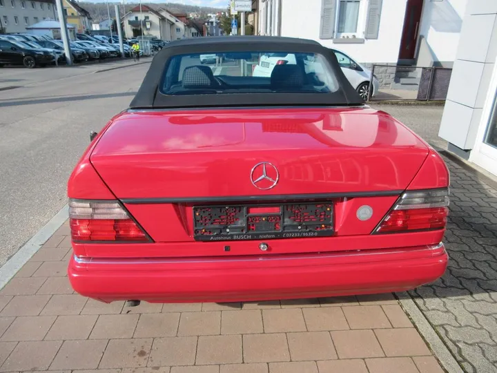 Mercedes-Benz E 200