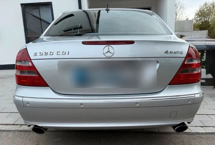 Mercedes-Benz E 320