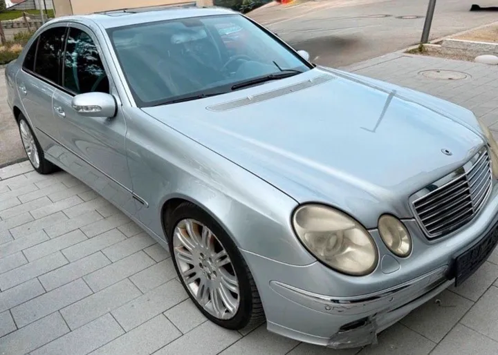 Mercedes-Benz E 320