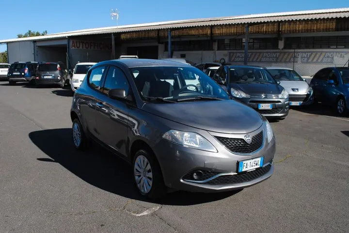 Lancia Ypsilon