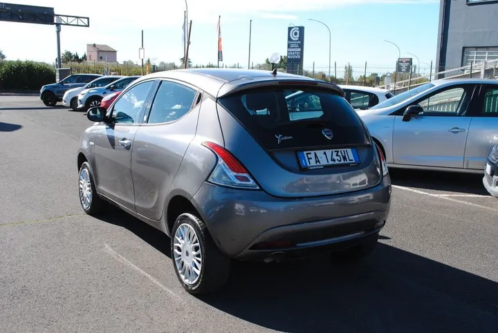 Lancia Ypsilon