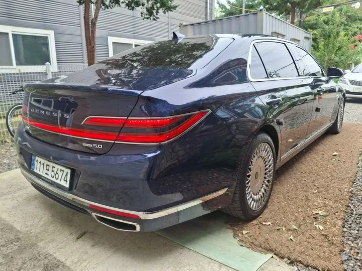 Genesis G90