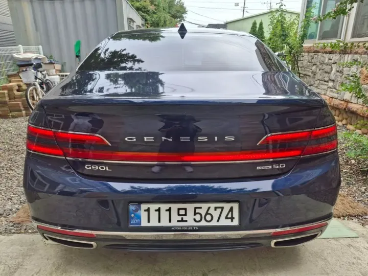 Genesis G90