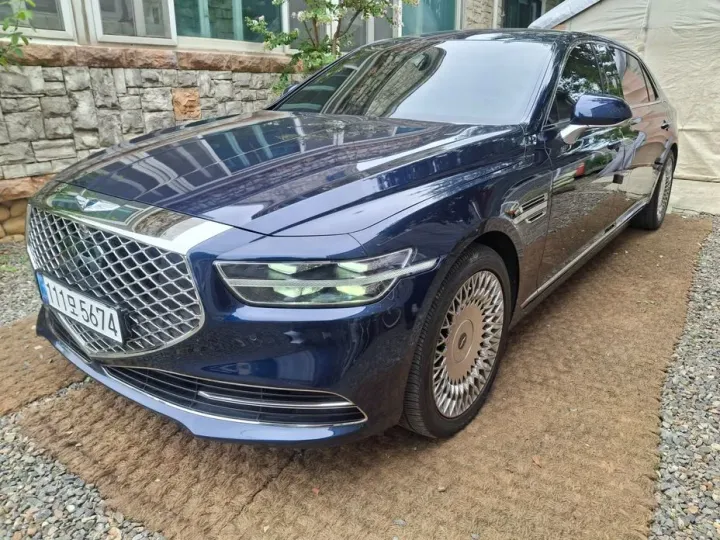 Genesis G90