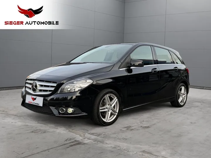 Mercedes-Benz B 180
