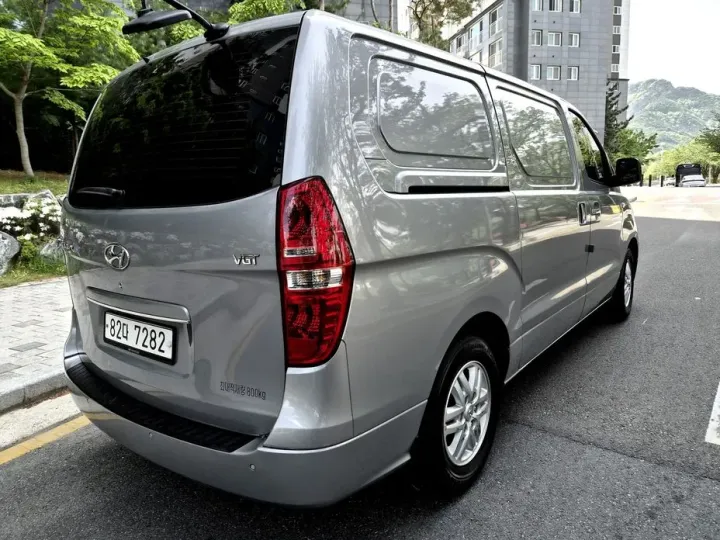 Hyundai Starex