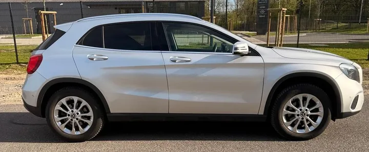 Mercedes-Benz GLA 200