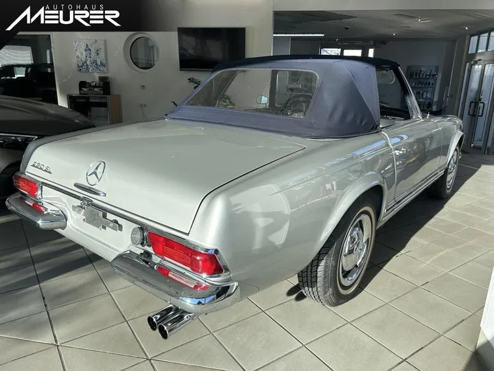 Mercedes-Benz 230