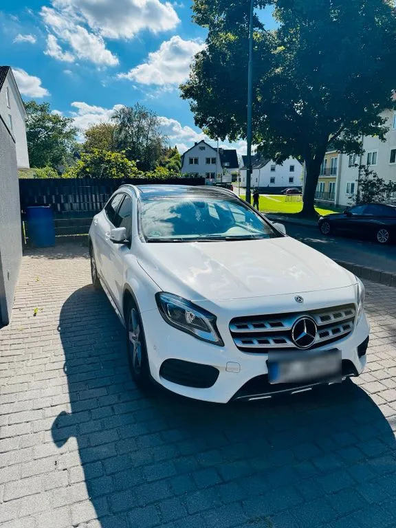 Mercedes-Benz GLA 200