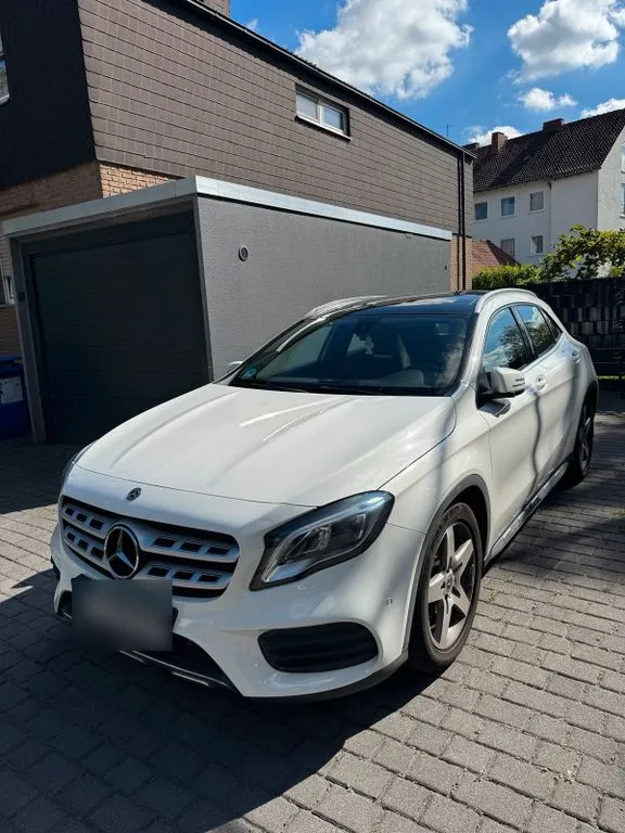 Mercedes-Benz GLA 200