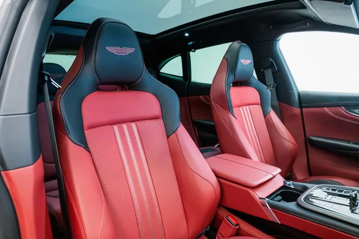 Aston Martin DBX