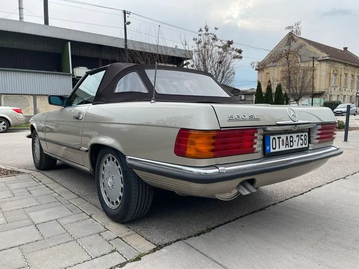 Mercedes-Benz SL 560