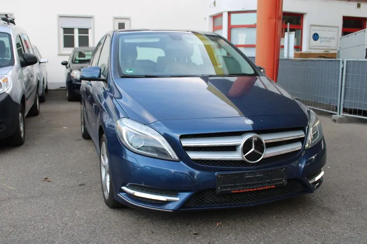 Mercedes-Benz B 200