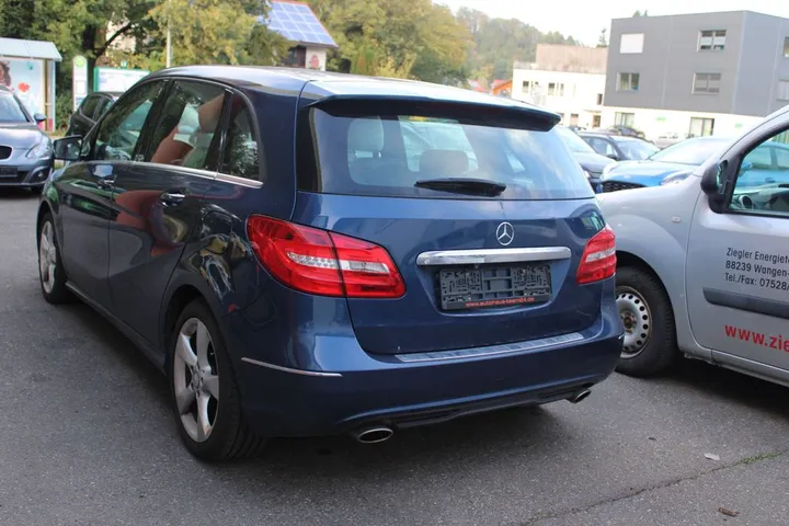 Mercedes-Benz B 200