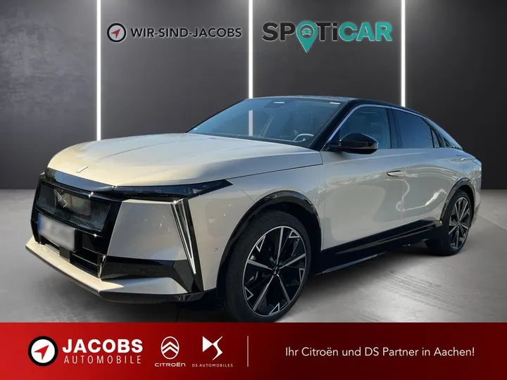 DS Automobiles Nº8