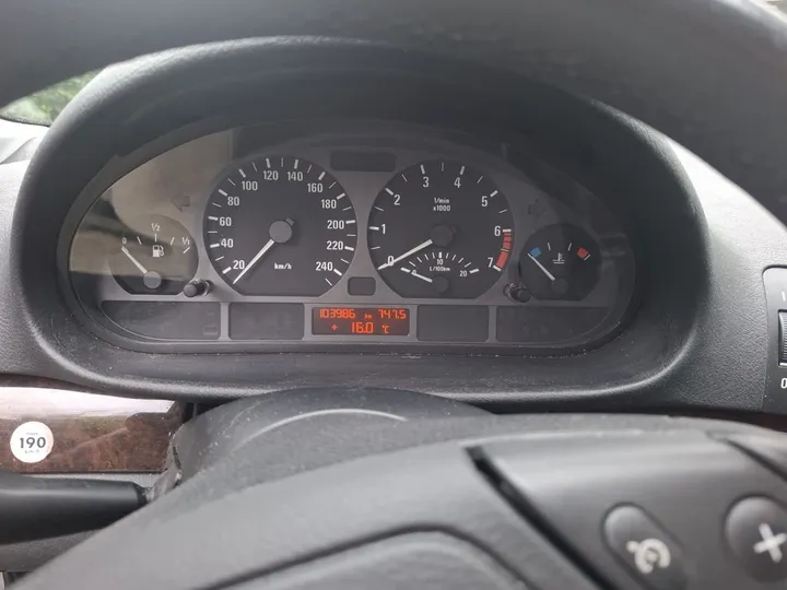 BMW 323