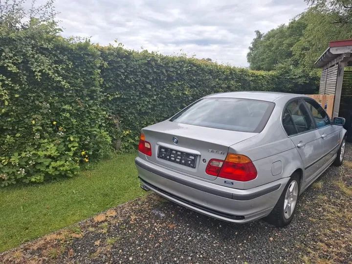 BMW 323