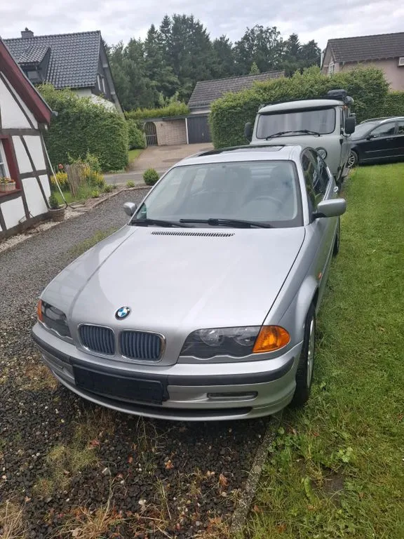 BMW 323