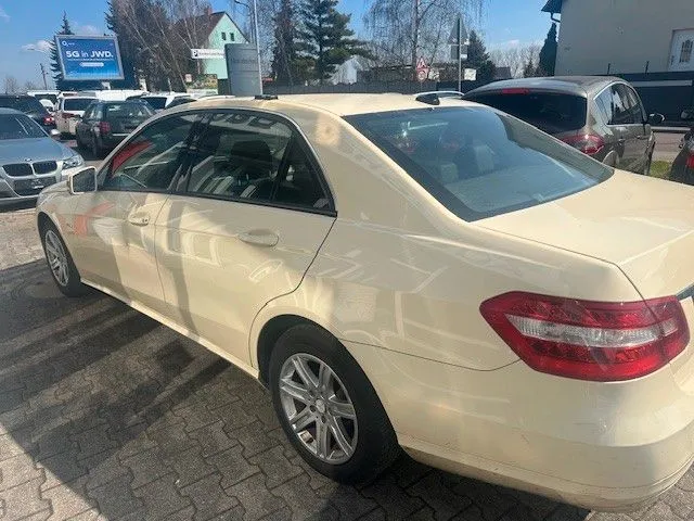 Mercedes-Benz E 200