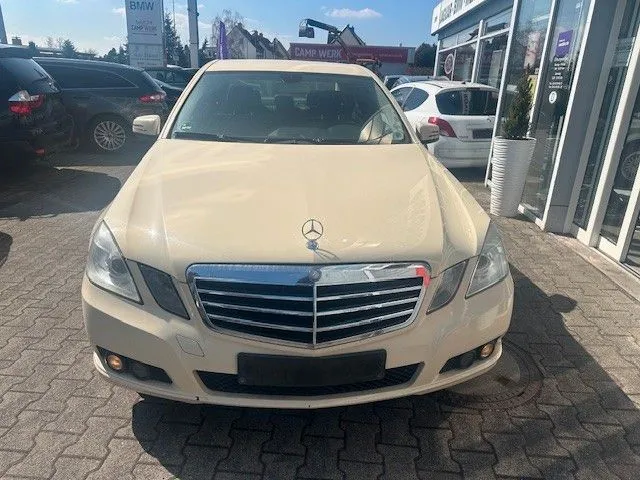 Mercedes-Benz E 200