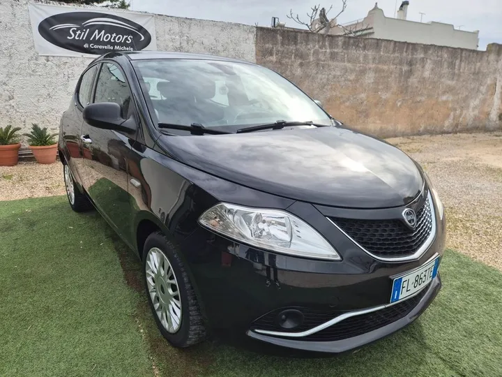 Lancia Ypsilon