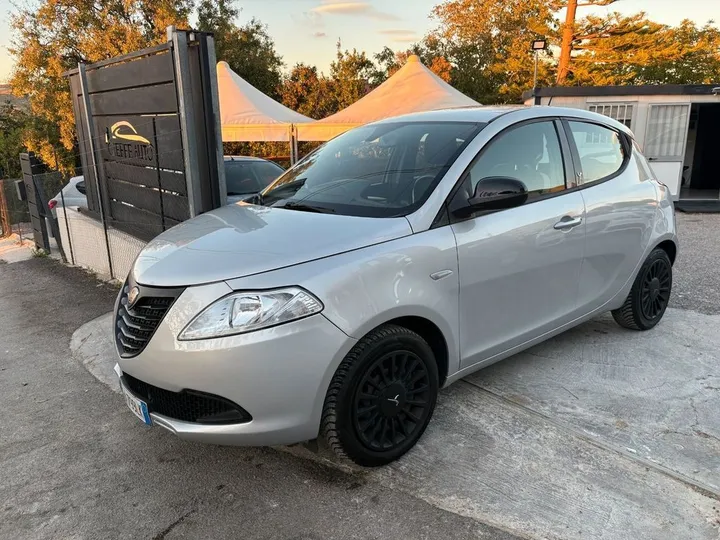 Lancia Ypsilon