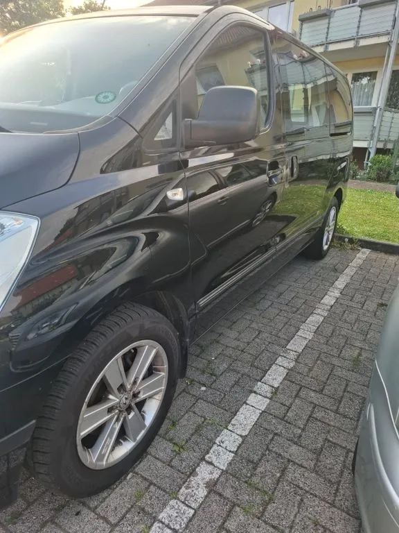 Hyundai H-1 Starex