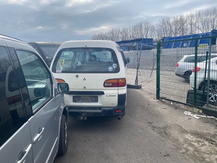Mitsubishi L400