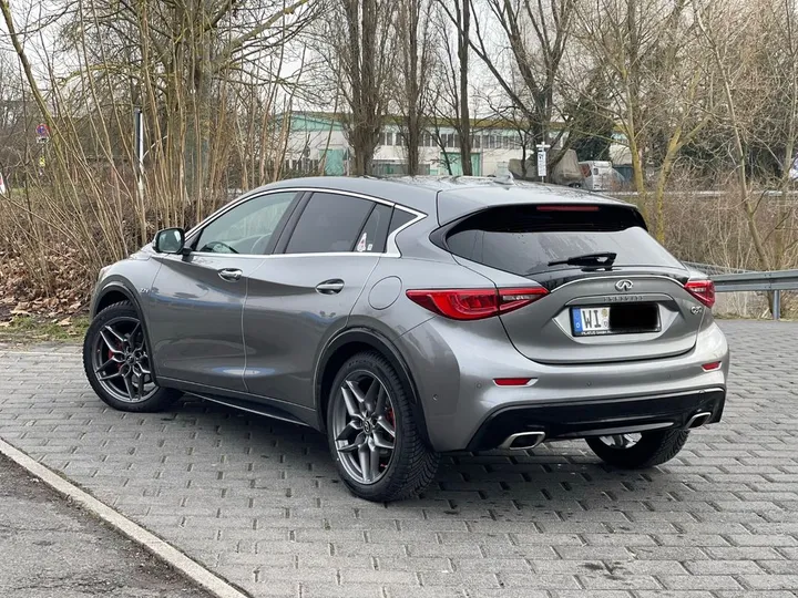 Infiniti Q30