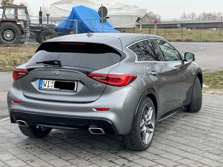 Infiniti Q30